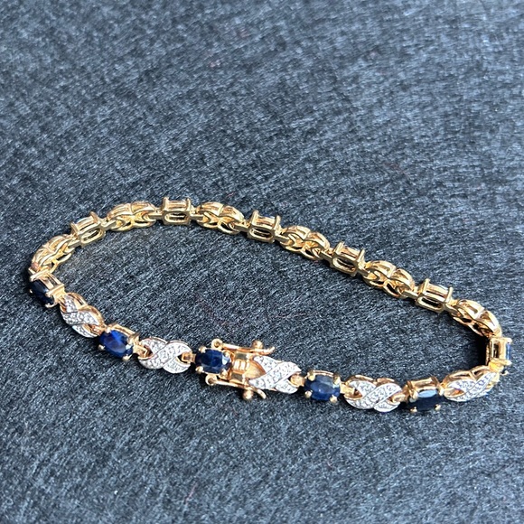 Hannoush Deep Blue Oval Sapphire Tennis Bracelet Diamond Chip
18K Gold XO Links - Picture 2 of 6